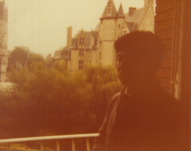 Arakawa in front of a castle in France